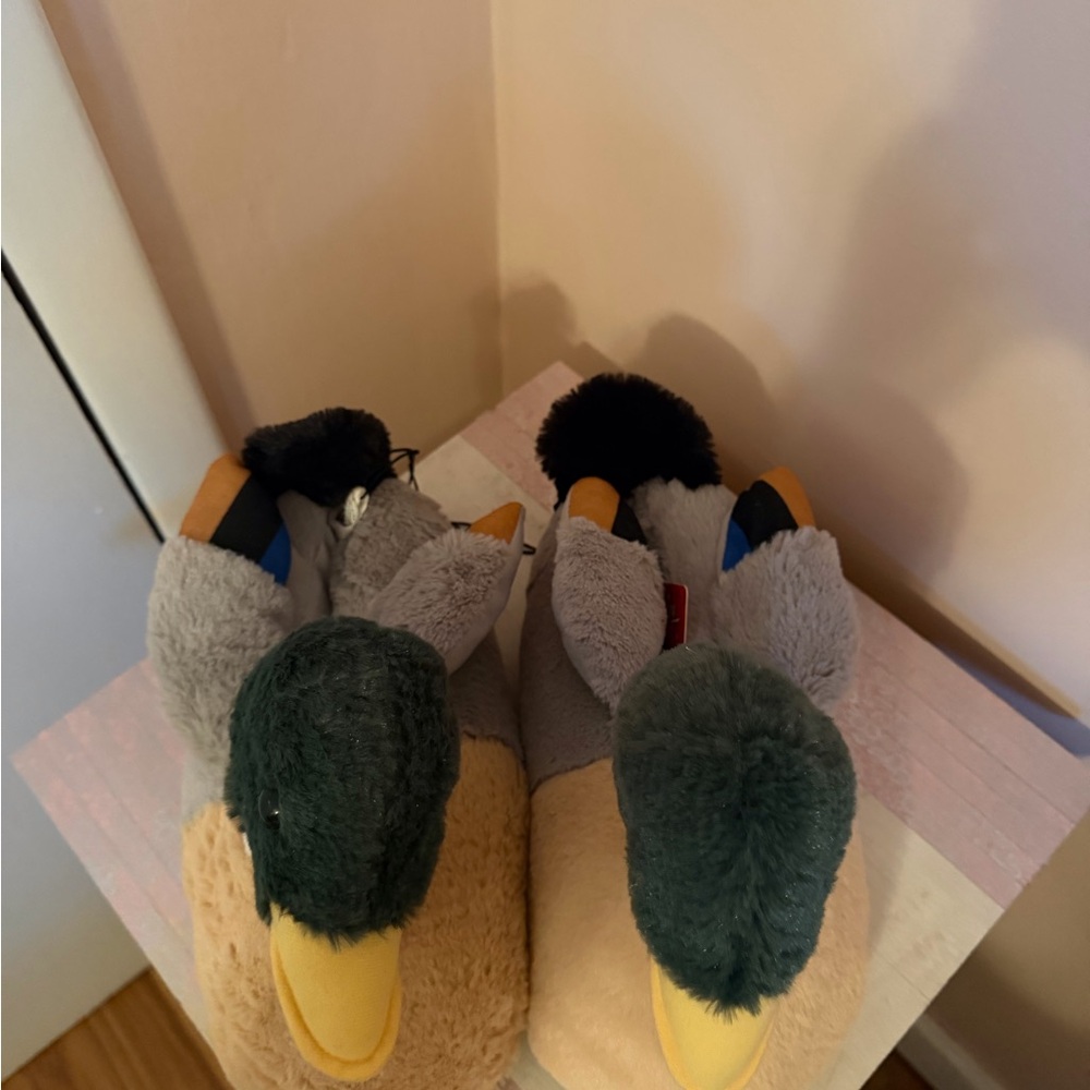 Slippers - Picture 2 of 4